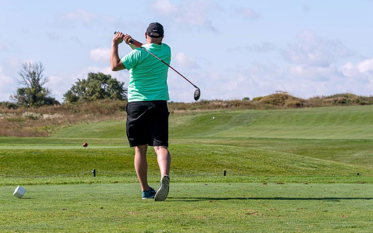 Man golfing