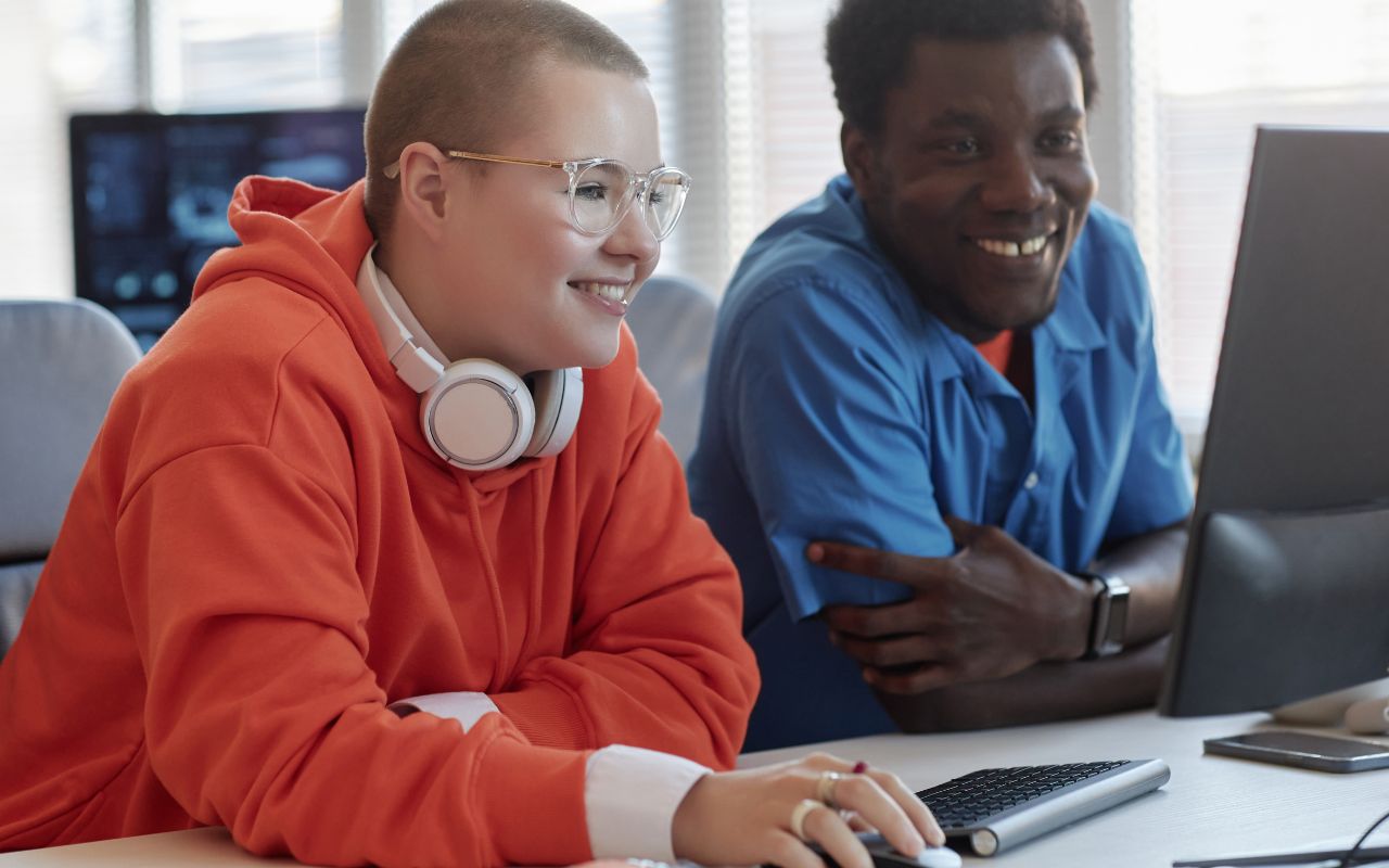 /site_files/content/images/programs/awdh-two-people-working-at-computer.jpg